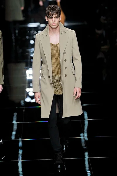 Look 18
